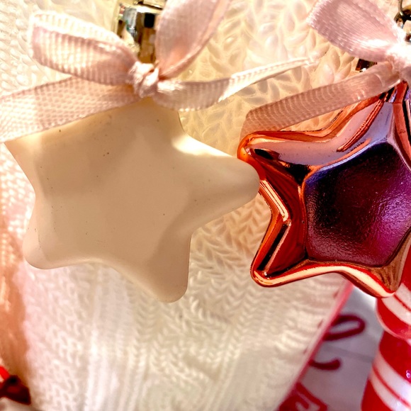 Mini star earring for ugly Christmas sweaters - Picture 3 of 3